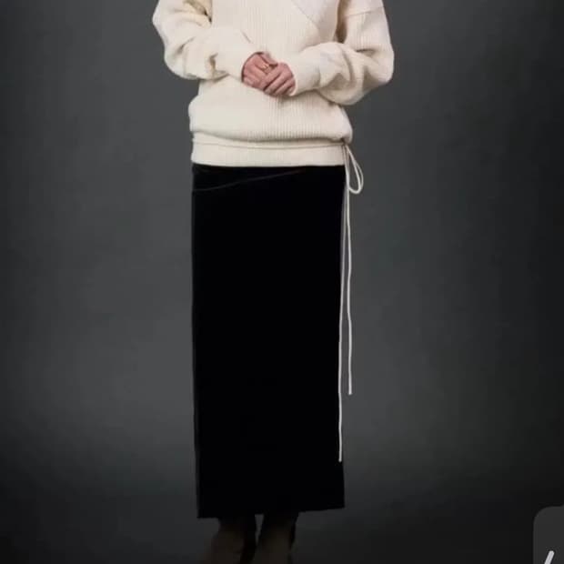 ged 게드 벨벳플로우맥시스커트 s사이즈 블랙색상