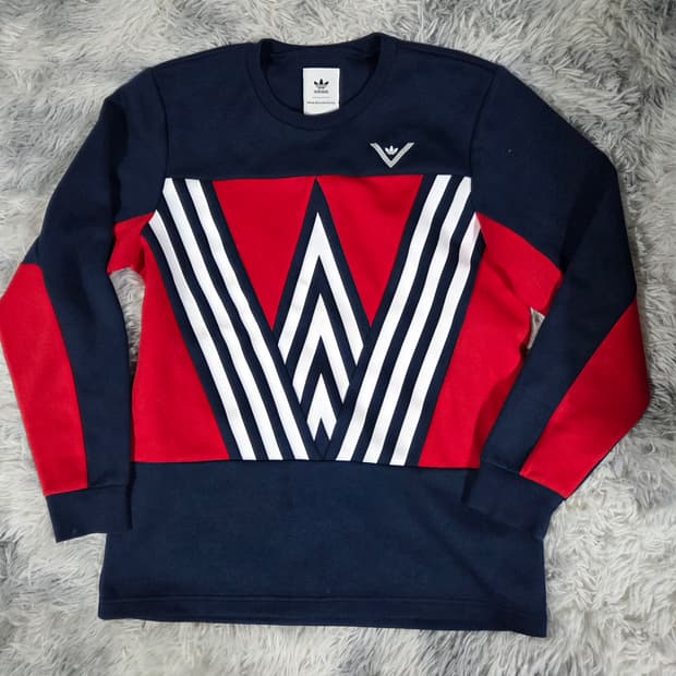 [105] 아디다스 X 화이트마운티니어링 크루넥 맨투맨 네이비