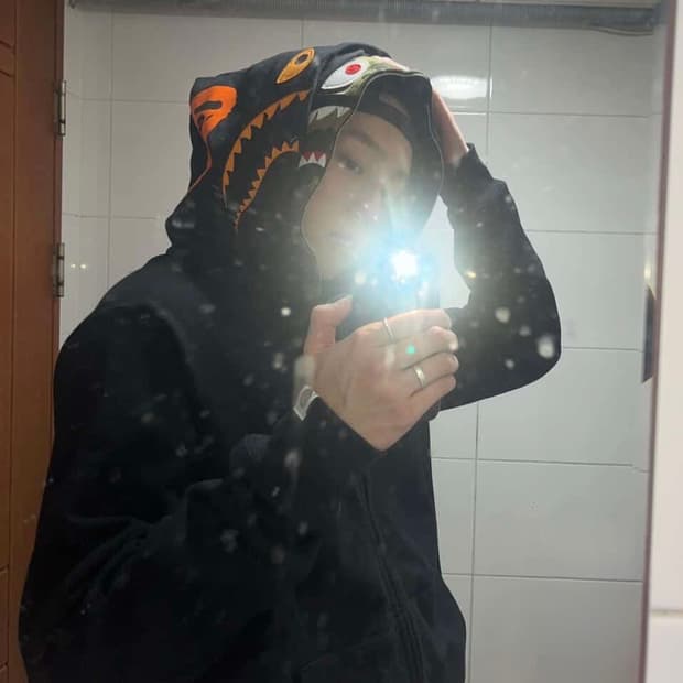 베이프 x 언디피티드 홍콩 한정판 샤크 후드 XL