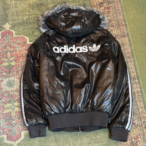 아디다스 빅로고 카모 패딩