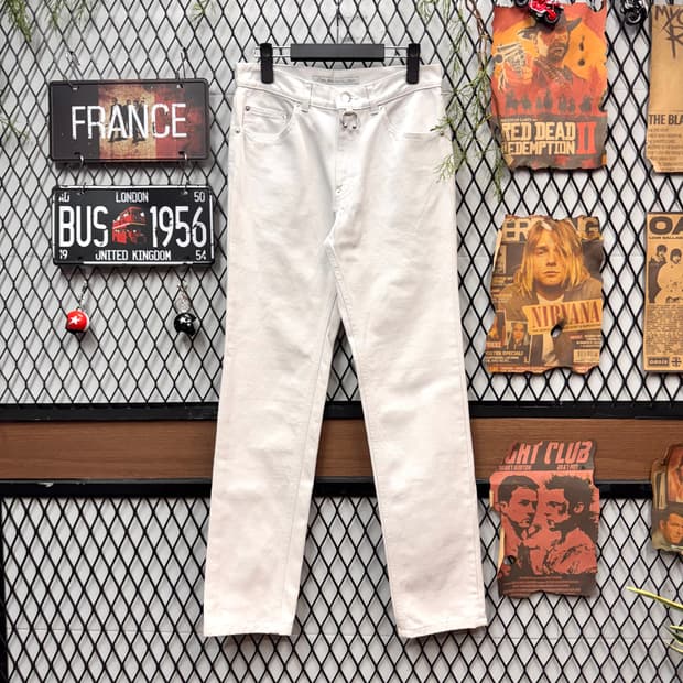 존 로렌스 설리반 스트레이트 핏 코튼 팬츠 후면 레더 패치 포인트 화이트