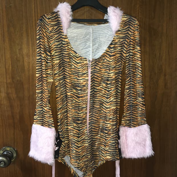 갸루 타이거 프린트 바디수트 레그워머 세트