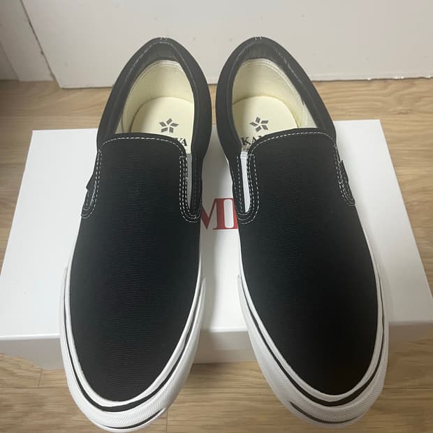 카미야 코넬 블랙 44 G14FW701