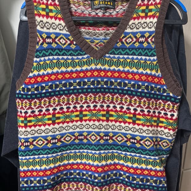 BEAMS 니트 베스트
