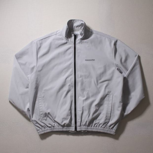 thisisneverthat® 디네뎃 화이트 바람막이