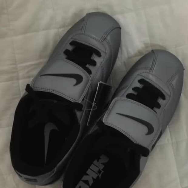 나이키 코르테즈 레더 SE 메탈릭 쿨 그레이 블랙 230