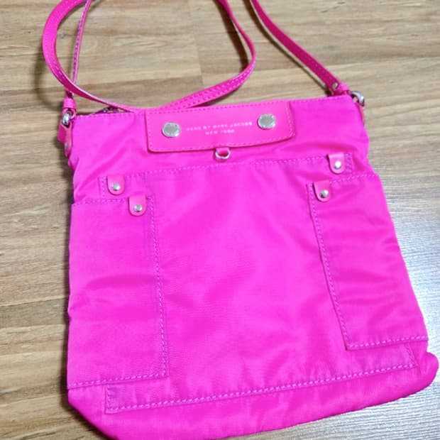 마크 바이 마크 제이콥스 프레피 나일론 크로스바디 백 - 푸시아