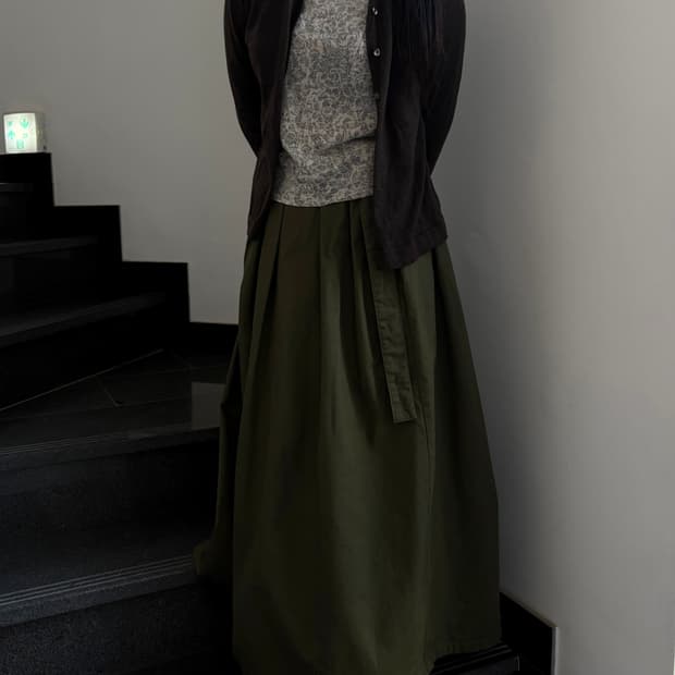 니코앤드 벨티드 카키 맥시 스커트