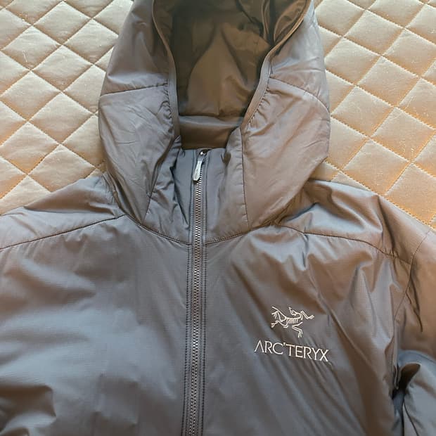 아크테릭스 아톰 후디 