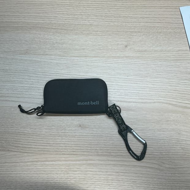 몽벨 지갑 + 카라비너 판매합니다
