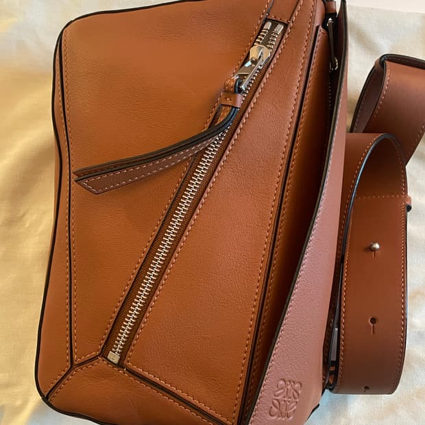 로에베 퍼즐 카프스킨 범백