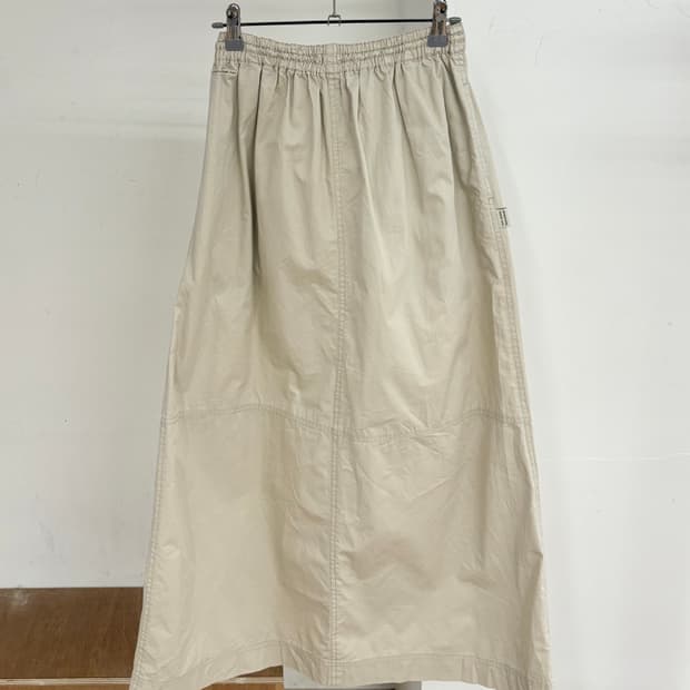 하이 스포팅 기어 베이지 A라인 스커트