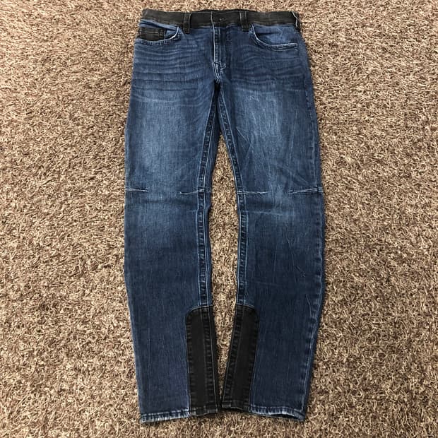 38 트루릴리전 워싱 패치 디테일 데님 팬츠