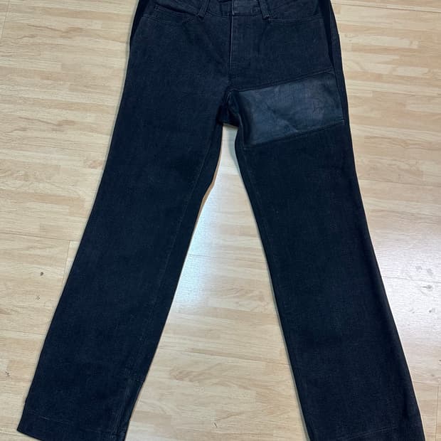 Dirge by bajra 가죽디테일 흑청데님