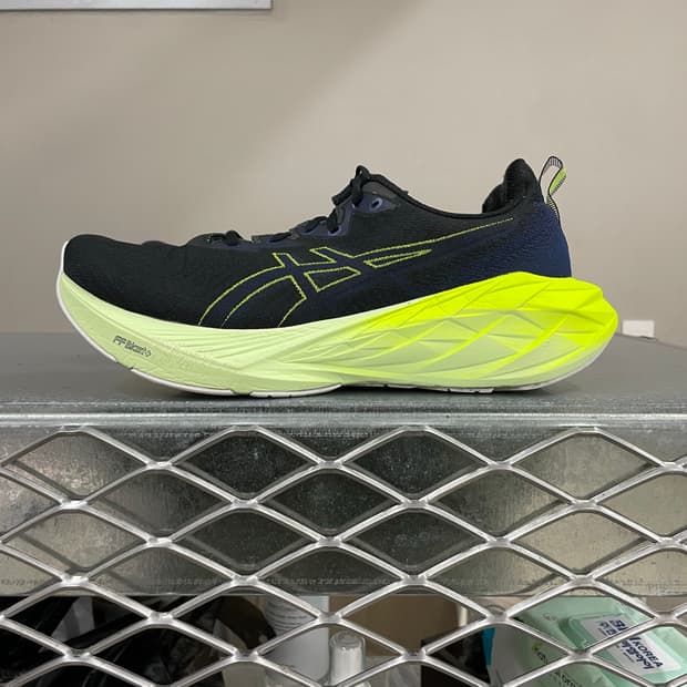 아식스 노바블라스트 4 270 (gr-4375)