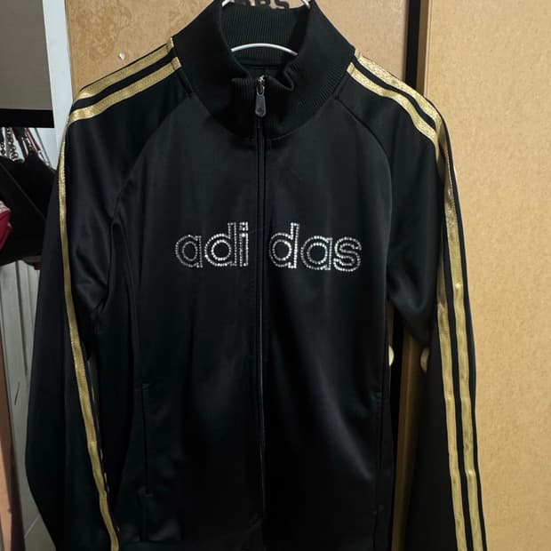 아디다스 트랙탑 
