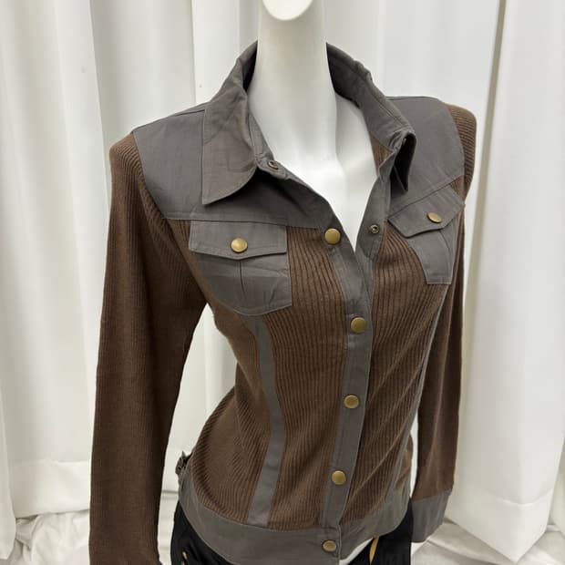 포켓 디테일 니트셔츠