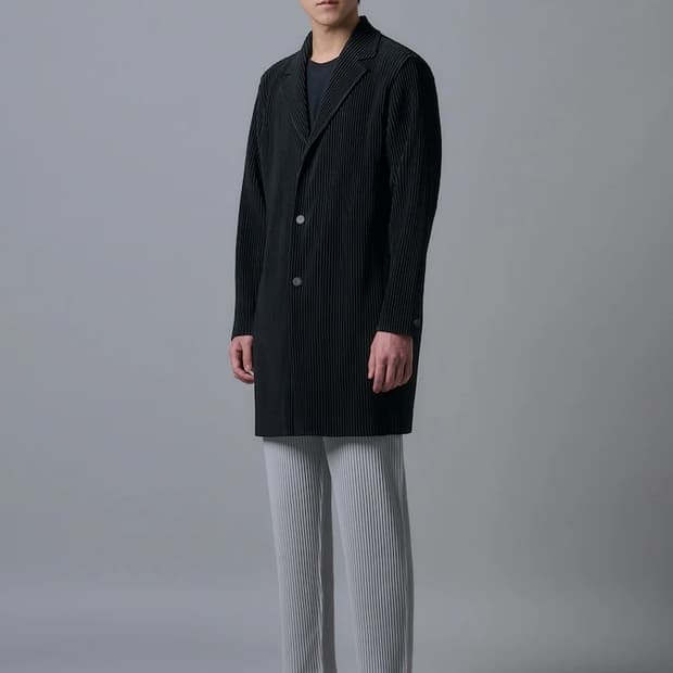 옴므플리세 베이직 롱코트 이세이미야케