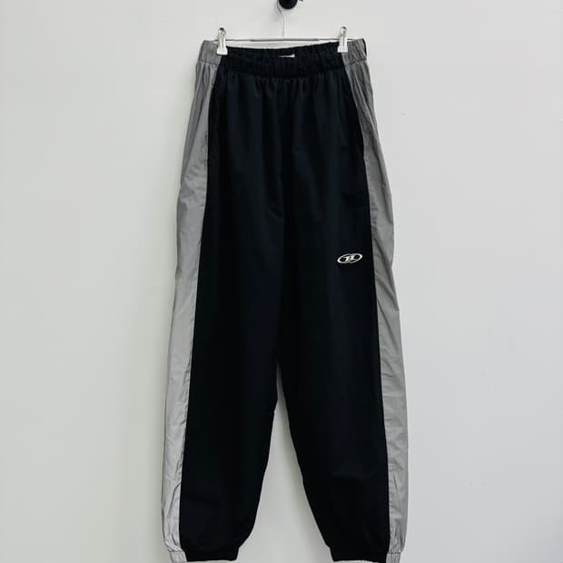 본투윈(BORNTOWIN) 배색 사이드 라인 조거 팬츠