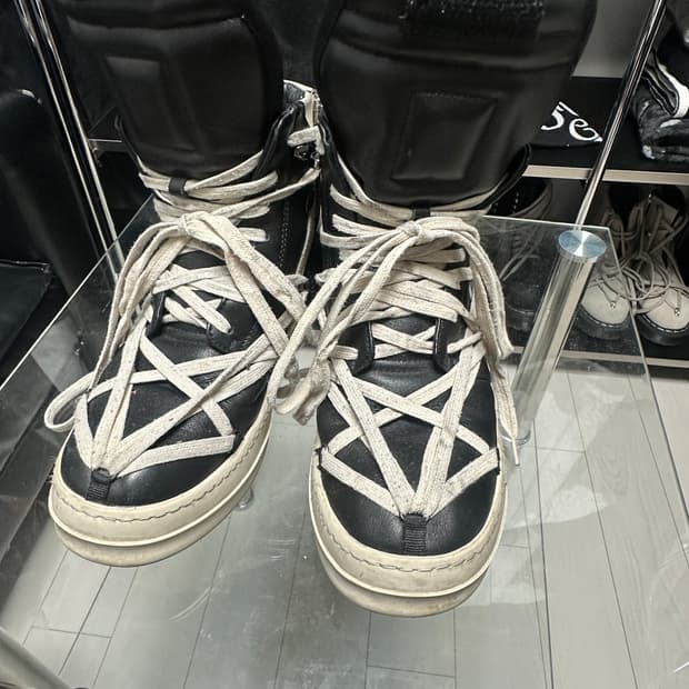 릭오웬스 지오바스켓 42 270사이즈 판매합니다.