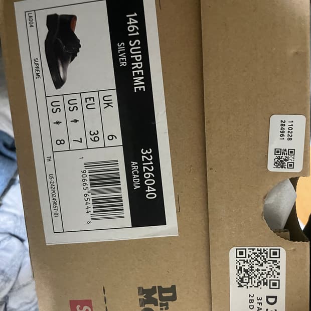 닥터마틴x슈프림1461그레이실버 250(uk6)판매합니다!