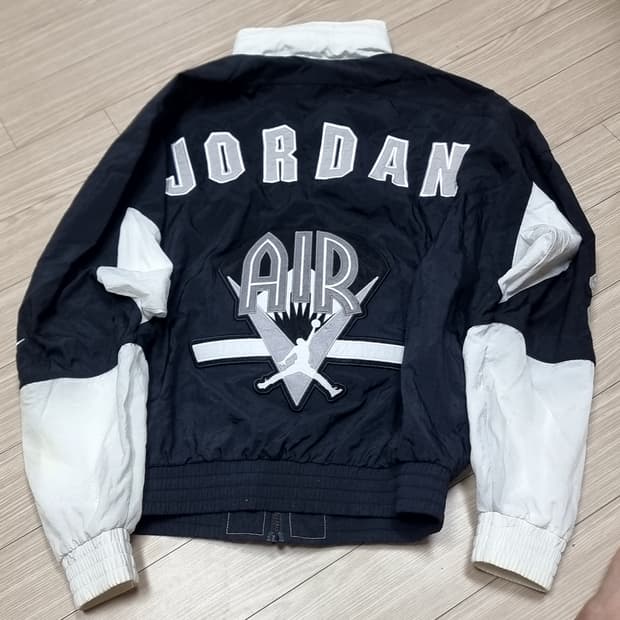 나이키 에어 조던 블랙 바람막이 올드스쿨 점퍼(S)