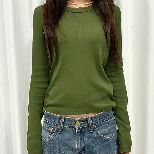 프라다 스포츠 레드탭 올리브 골지 롱슬리브
