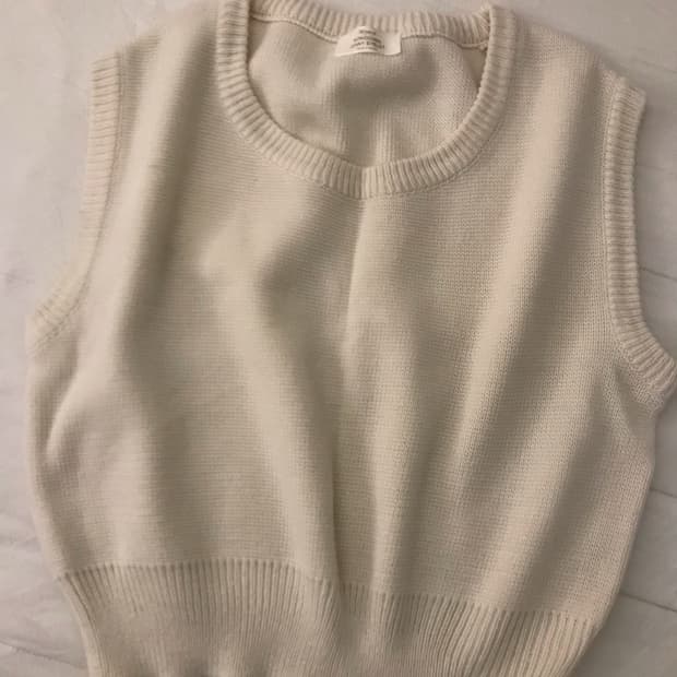 라운드넥 니트 조끼