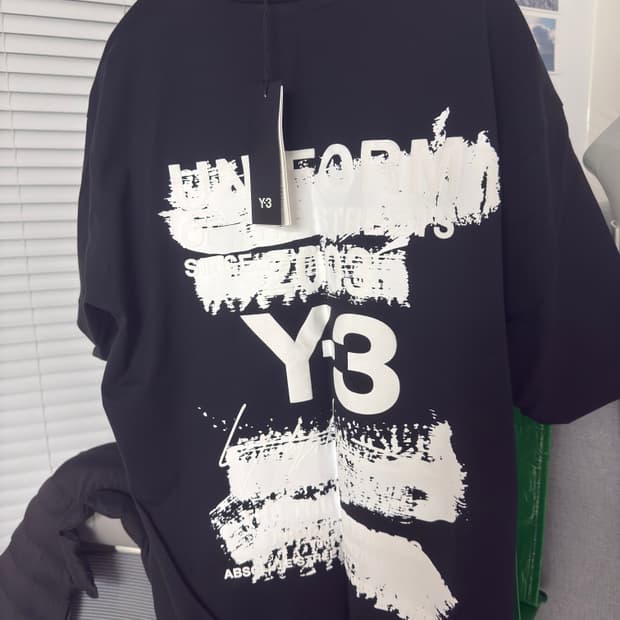 Y-3 그래픽 숏슬리브 티셔츠 블랙