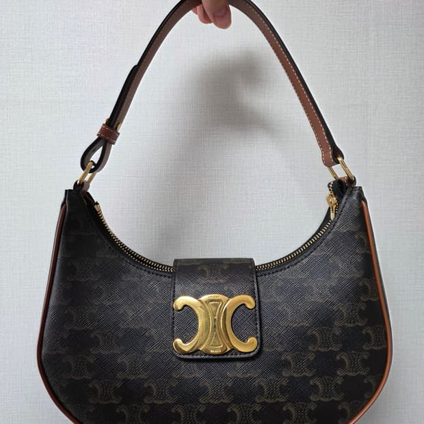 (셀린느) 미디엄 트리옹프 아바 백(트리옹프 캔버스 & 카프스킨)