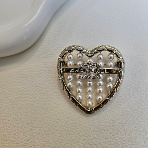 샤넬 진주하트 CC로고 브로치 업사이클링
