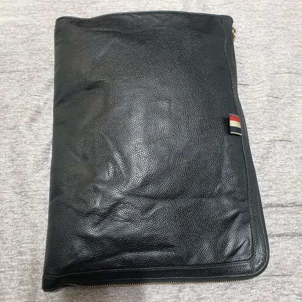 정품 톰브라운 클러치