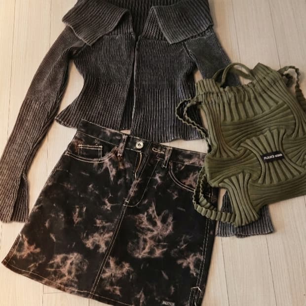 새상품스컬프터(SCULPTOR) 타이다이 데님 미니스커트 판매합니다