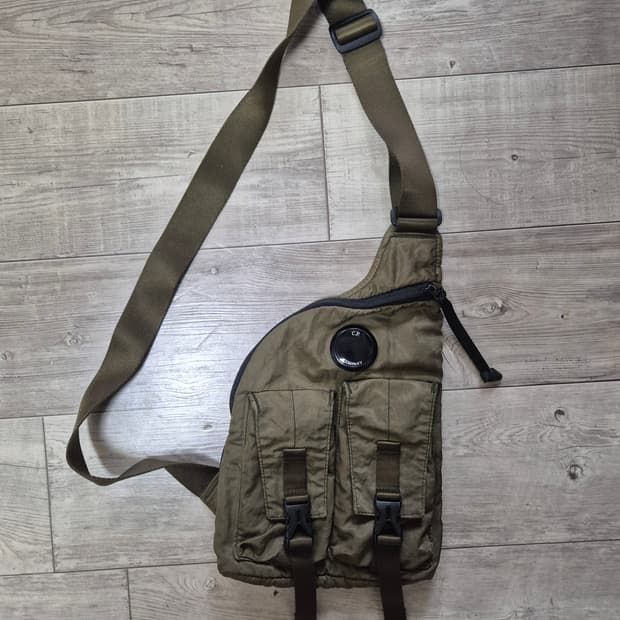 [OS] Cp컴퍼니 슬링백 나일론메탈 카키