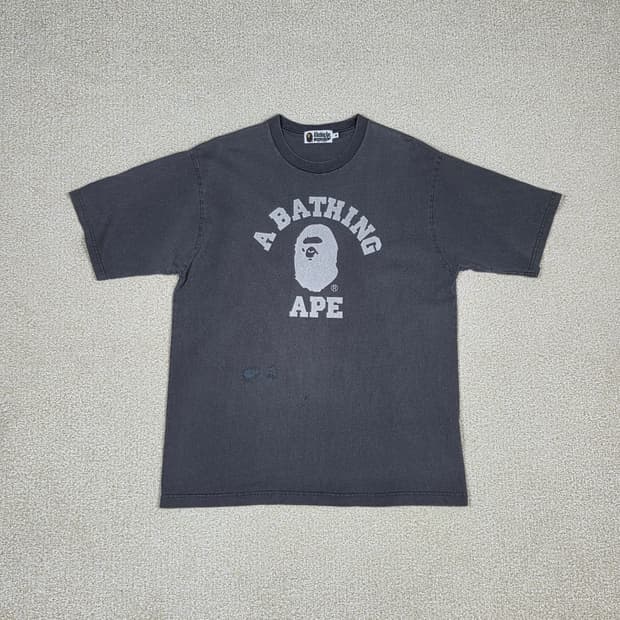 [베이프] 에이프 헤드 로고 반팔 티셔츠 | S00037