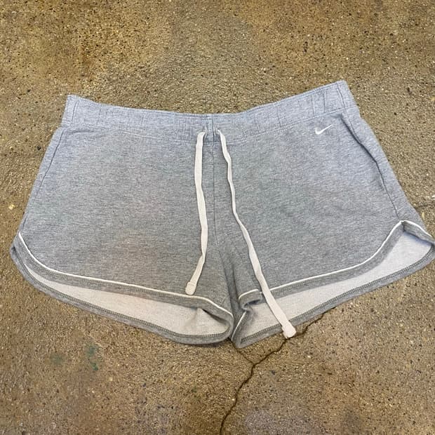 미국 빈티지 나이키 회색 트레이닝 숏팬츠