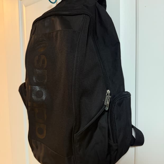 아디다스 클래식 올블랙 백팩