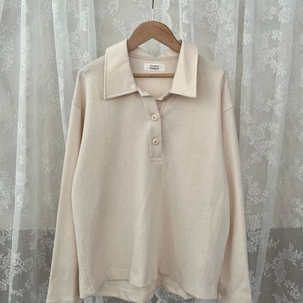 F) 스튜디오 톰보이 카라 티셔츠 연베이지