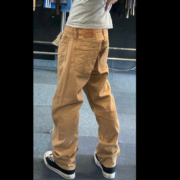 Levi’s 501 beige