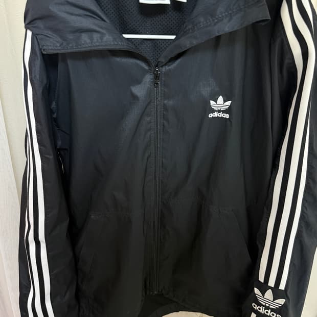 아디다스 바람막이 L 상태좋음