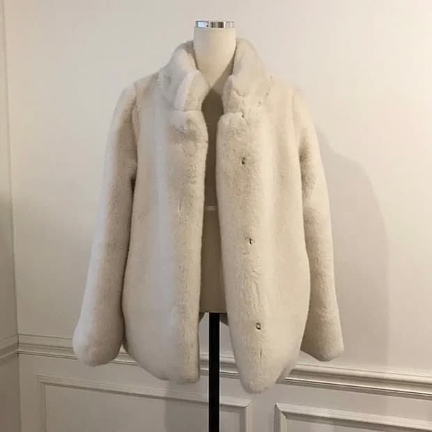 by ssiny 에코밍크 바이씨니 화이트 페이크 퍼자켓