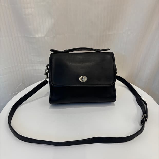 정품 코치 가죽 사첼 크로스백    