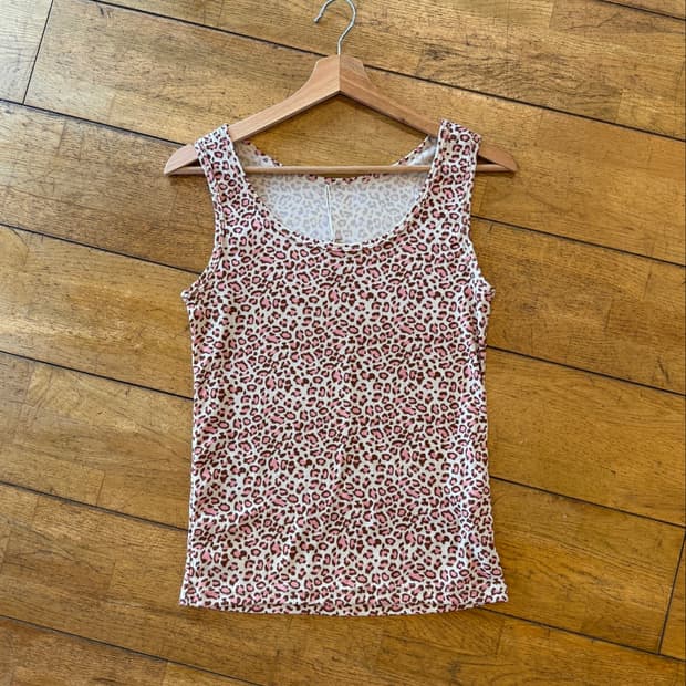 Leopard print sleeveless top