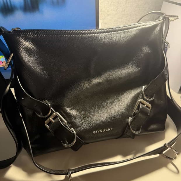 지방시 VOYOU 버클 숄더백