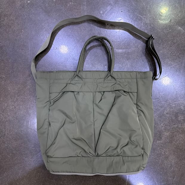 유니클로 C 2Way 유틸리티 숄더 토트백 올리브