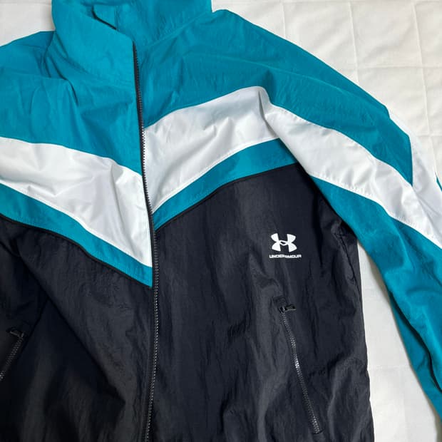 약한영웅 안수호 언더아머 바람막이