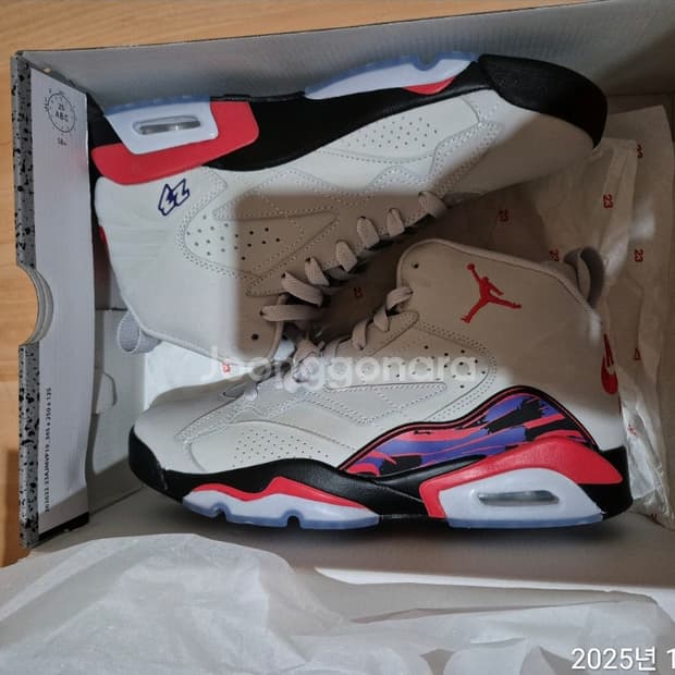 나이키 에어조던 점프맨 MVP 뉴트럴 그레이 유니버시티 레드 270사이즈