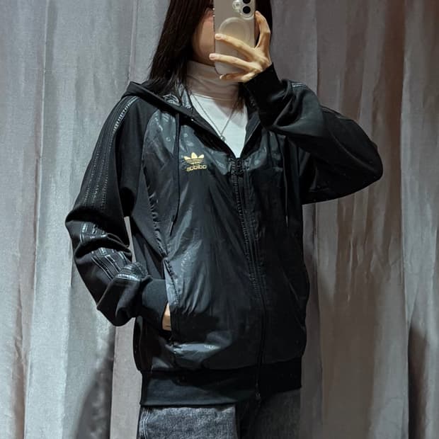 M 아디다스 골드로고 블랙 후드 트랙탑