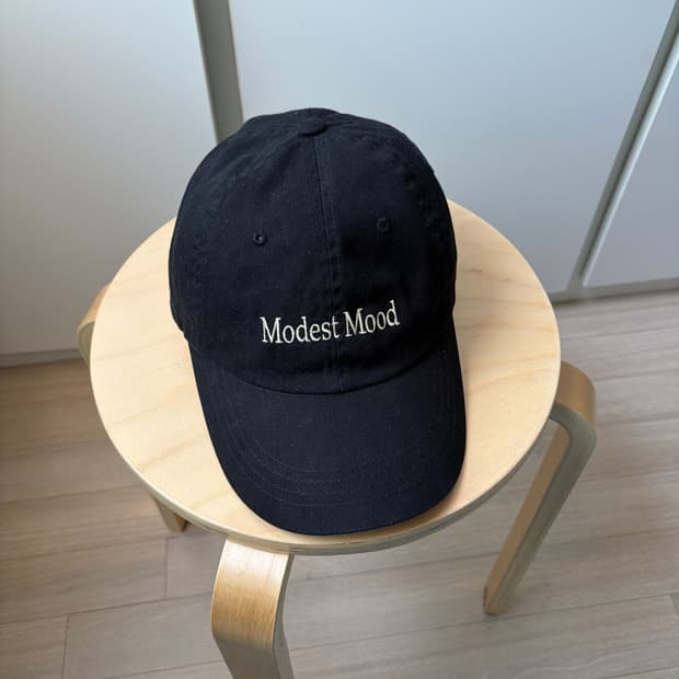모데스트무드 볼캡