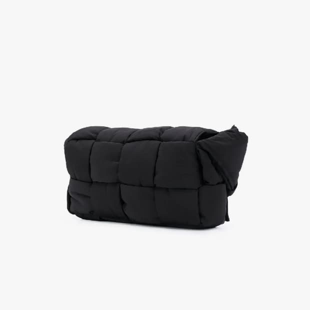 [OS] 보테가베네타 패딩 카세트백